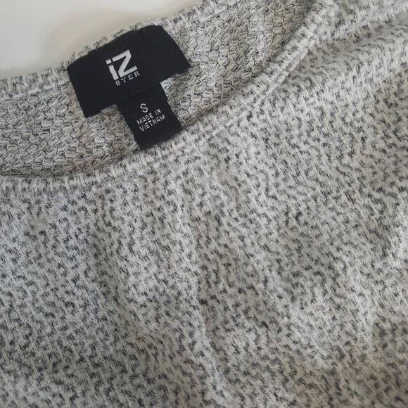 IZ Byer S Women’s Gray Knit Long Sleeve Twist Front Top – Small - Picture 2 of 6